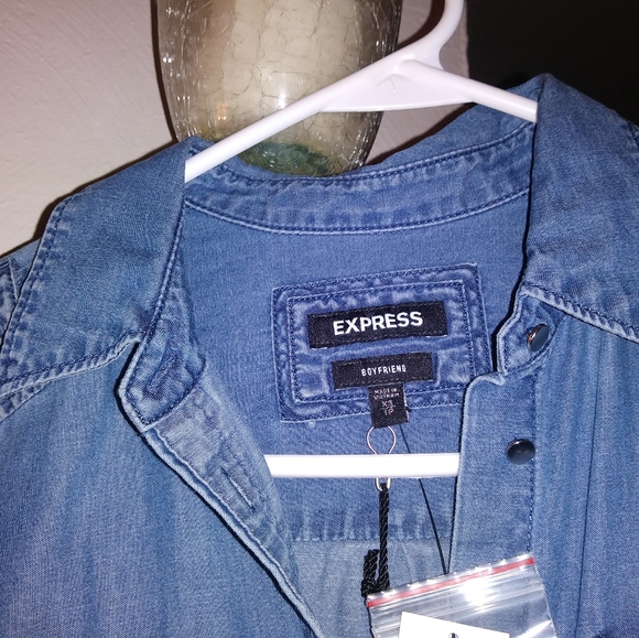 New EXPRESS Chambray Boyfriend Shirt xs - Picture 2 of 2